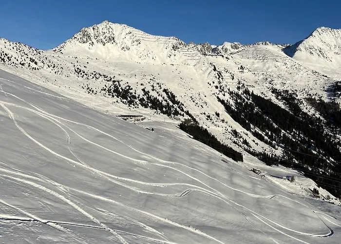 La Tzoumaz Lodge Chalet *